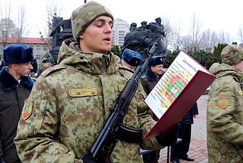Наш земляк Илья Шанчук принял военную присягу в числе более чем 250 новобранцев Гродненской пограничной группы