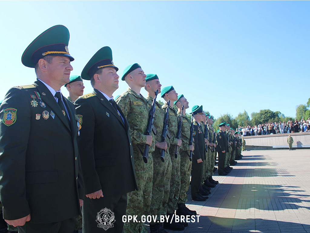 В Брестской крепости приняли присягу более 200 пограничников